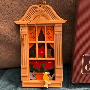 Avon 1984 vintage Holiday Window Ornament Poinsettiaw/CAT Gallery Originals